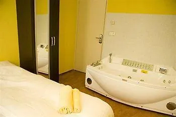 Benelux Apartment